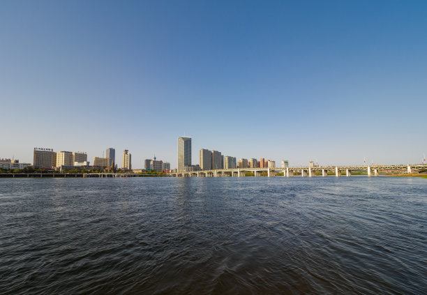 河对面的大都市图片下载