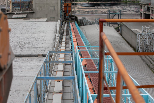 工业厂房的机械设备图片下载