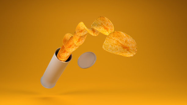 3D渲染，在橙色背景上打开薯片包。酥脆的薯条。图片下载