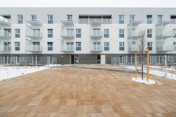 新建成的公寓大楼图片下载