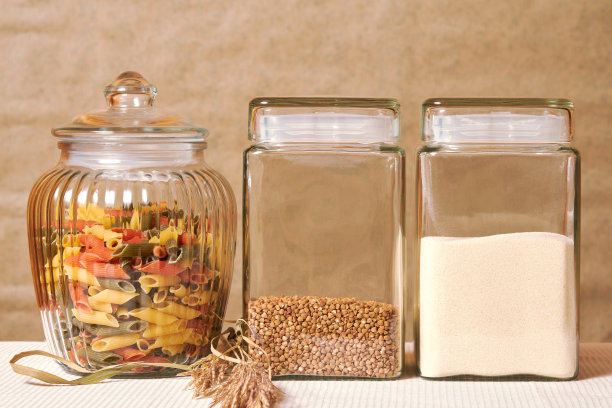 色彩斑斓的意大利面食、荞麦、粗粒小麦粉、传统厨房杂粮图片下载