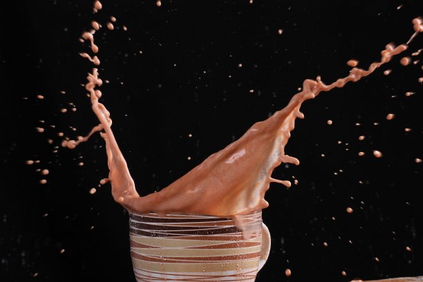 漂亮的牛奶飞溅图片下载