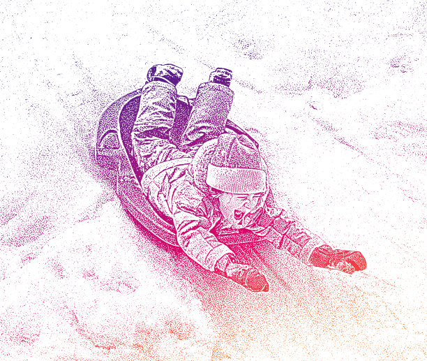 快乐的学前班女孩雪橇和笑图片下载