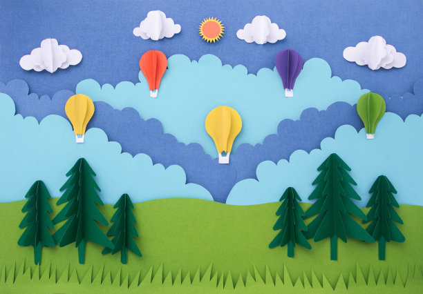 景观天空用云彩和树木剪纸制成。图片下载