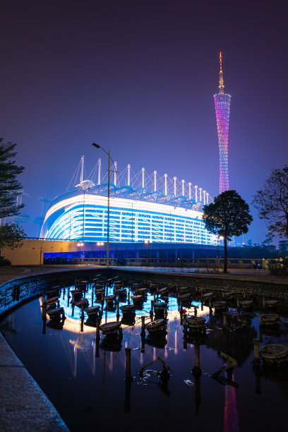 中国广州，灯火通明的广州塔图片下载