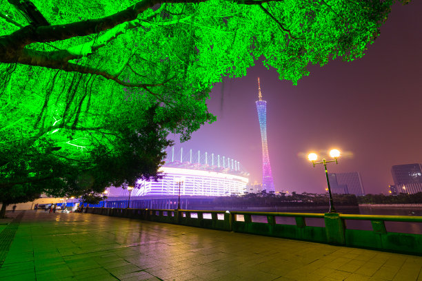 中国广州，灯火通明的广州塔图片下载