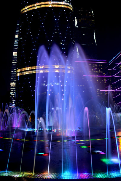 中国广州市中心的彩色歌唱喷泉图片下载