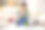 有孩子的年轻妈妈有经济问题，做家庭预算图片下载
