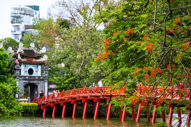 越南河内，还剑湖中心的Huc红桥和玉山寺。图片下载