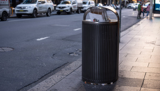 垃圾，澳大利亚悉尼街道上的垃圾桶图片下载