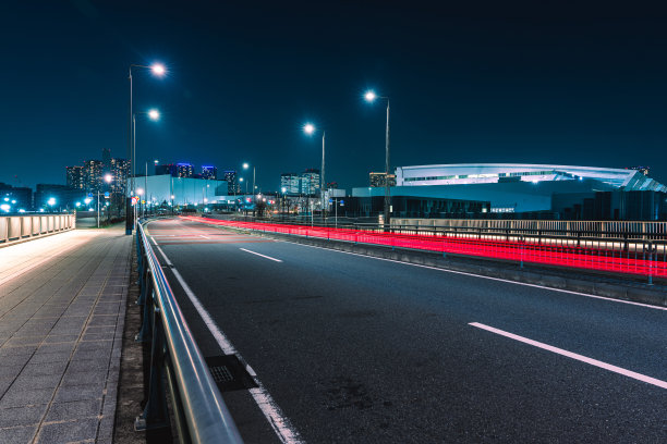 东京晴美码头和丰洲码头的城市道路图片下载