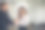 商务人士在会议结束后在办公室握手图片下载