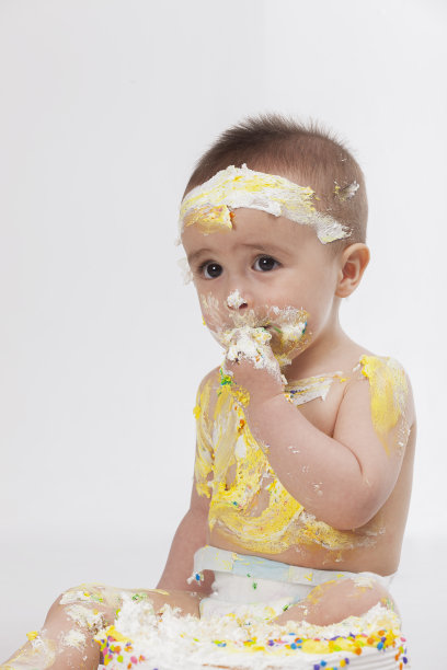 漂亮的宝宝在照相馆拍他第一年的照片图片下载