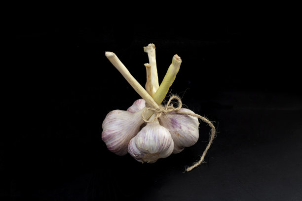 黑色上分离出大蒜香味图片下载