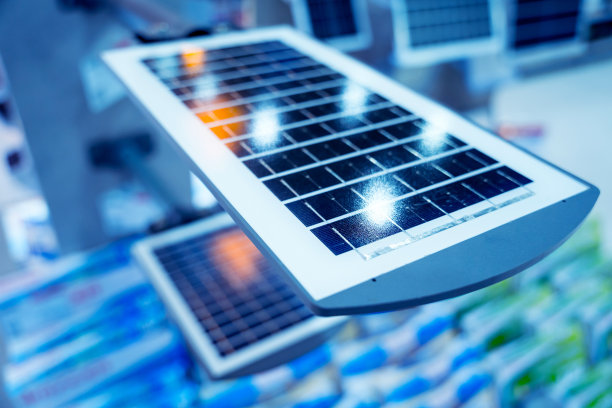 大型商店展示厅的太阳能路灯图片下载