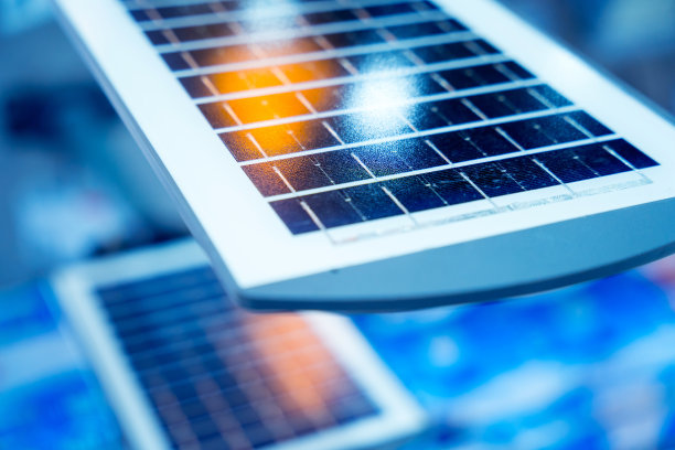 大型商店展示厅的太阳能路灯图片下载