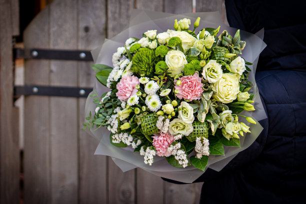明亮和华丽的花的花束可爱的红色花情人节。特写照片图片下载