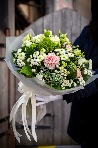 明亮和华丽的花的花束可爱的红色花情人节。特写照片图片下载