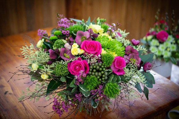 明亮和华丽的花的花束可爱的红色花情人节。特写照片图片下载