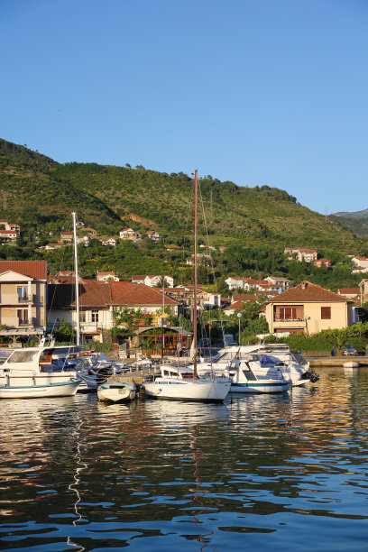 蒂瓦特的游艇港图片图片下载