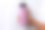 一个男人手握不锈钢的特写图片下载