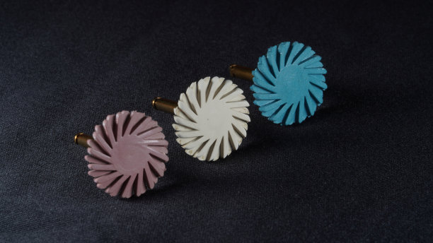 彩色牙刺图片下载