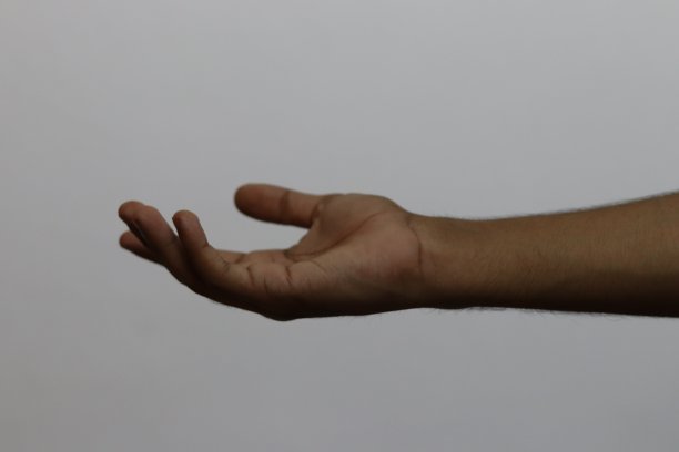 孤立背景下的现代舞手势图片下载