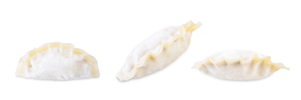 未煮熟的饺子在白色孤立的背景图片下载