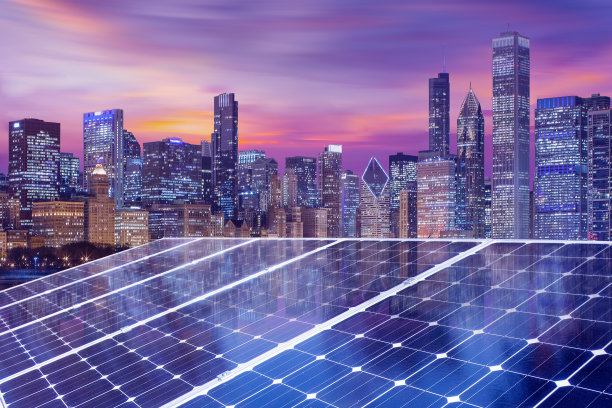 太阳能板覆盖城市景观，太阳能绿色生活理念，图片下载