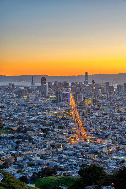 市场街与旧金山市中心的天际线图片下载