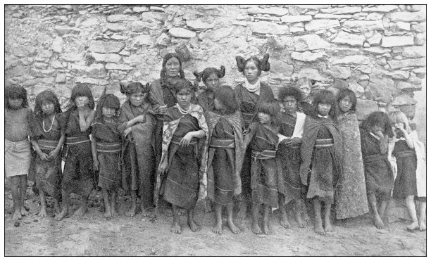 大峡谷的古董旅行照片:普韦布洛女孩图片下载