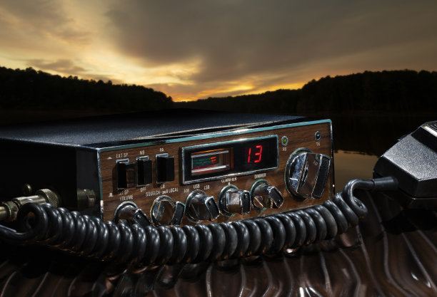 荒野中的双向无线电图片下载