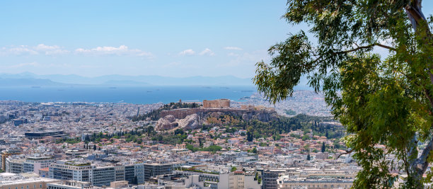 希腊雅典卫城的帕台农神庙，古老的象征，民居建筑全景在夏日的日出。世界遗产。图片下载