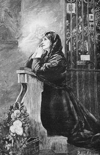 万灵节祈祷，跪在教堂长椅上的女人图片下载