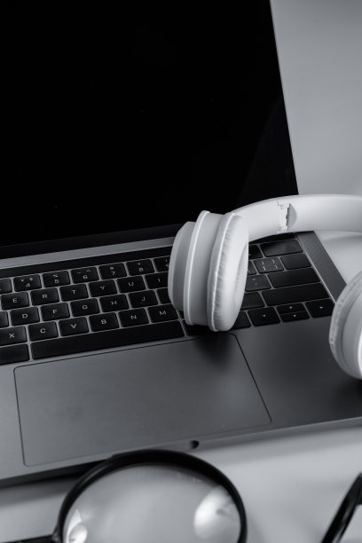 办公用品如电脑上的白色桌面图片下载