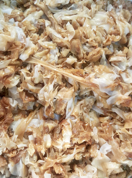 一张照片里有一碗食物和一个勺子，里面有一碗食物和一个勺子和一些米饭。图片下载