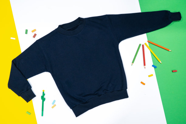 棉质校服和运动衫，裤子和t恤图片下载