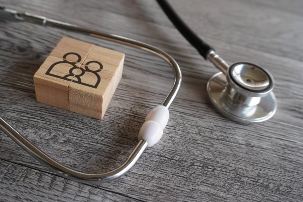 听诊器和家庭图标与复制空间图片下载