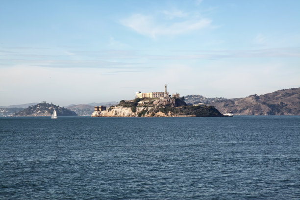 阿尔卡特拉斯岛在美国加利福尼亚州的旧金山很有名。图片下载