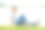 小女孩坐在湖边图片下载