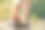女人的腿上刻着2023的一脚，这就是攀登的山峰，一条新的道路，成功，前进图片下载
