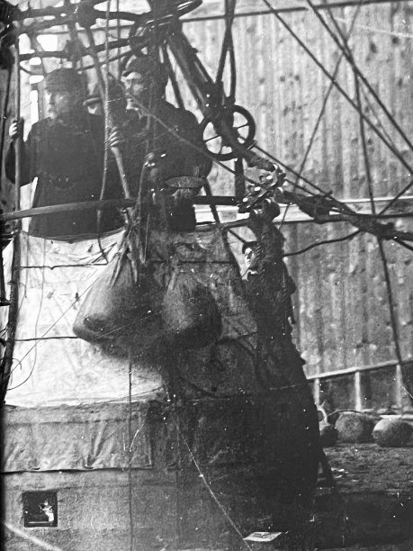 所罗门八月Andrée的北极探险热气球，起飞了图片下载