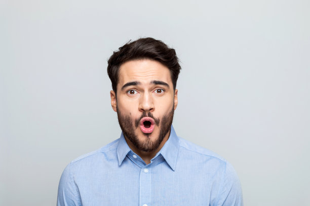 吃惊的年轻商人的大头照图片下载