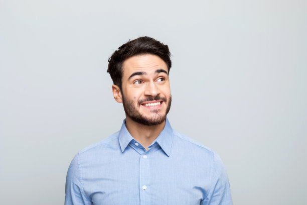 吃惊的年轻商人的大头照图片下载