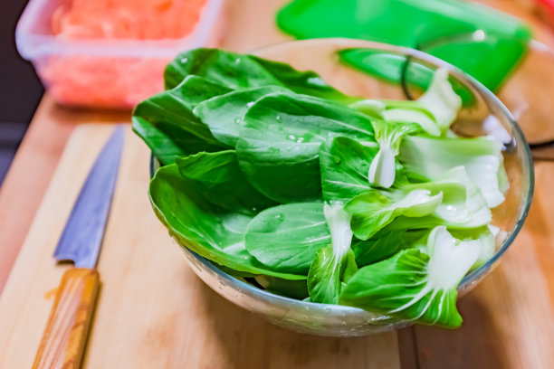 厨房里准备的蔬菜图片下载