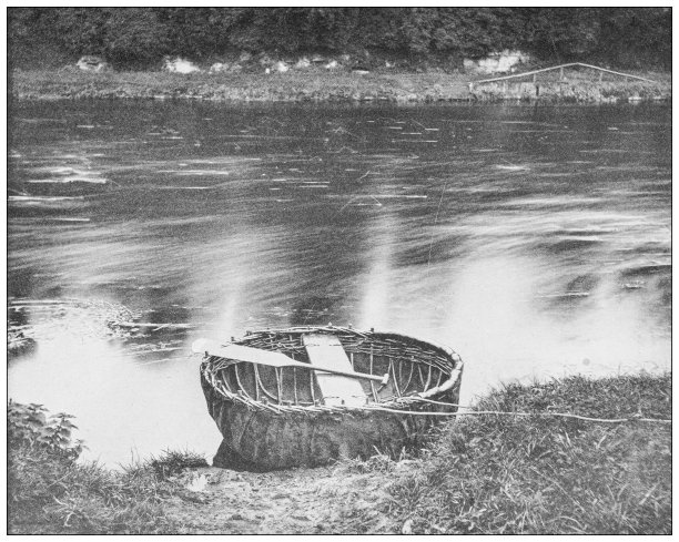 爱尔兰的古董照片:博因河上的Corracle图片下载