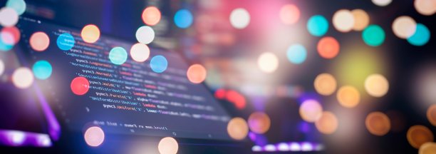 程序员和开发人员界面。桌面PC显示器照片。它的业务。图片下载