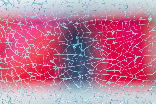 严重事故造成的玻璃碎片图片下载