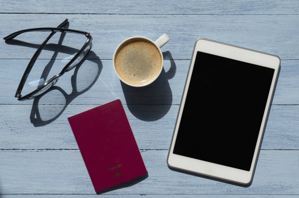 旅行概念平铺桌面拍摄木制背景图片下载