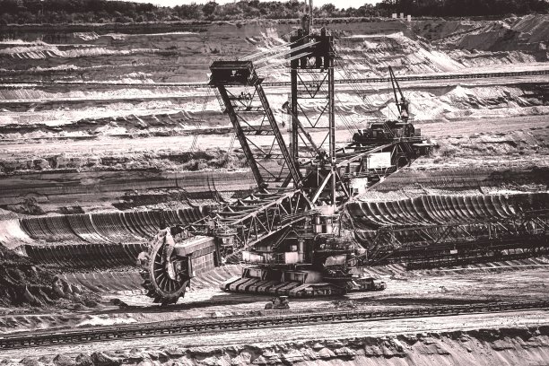 煤矿区大型挖掘机图片下载